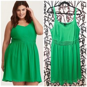 TORRID Kelly Green Chiffon Pleated Skater Dress